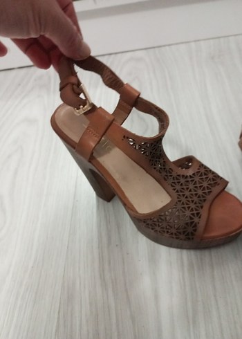Kahverengi Dolgu Topuklu Kadın Sandalet - Görsel 6