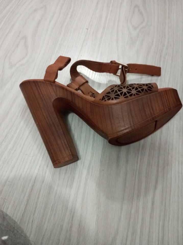 Kahverengi Dolgu Topuklu Kadın Sandalet - Görsel 3