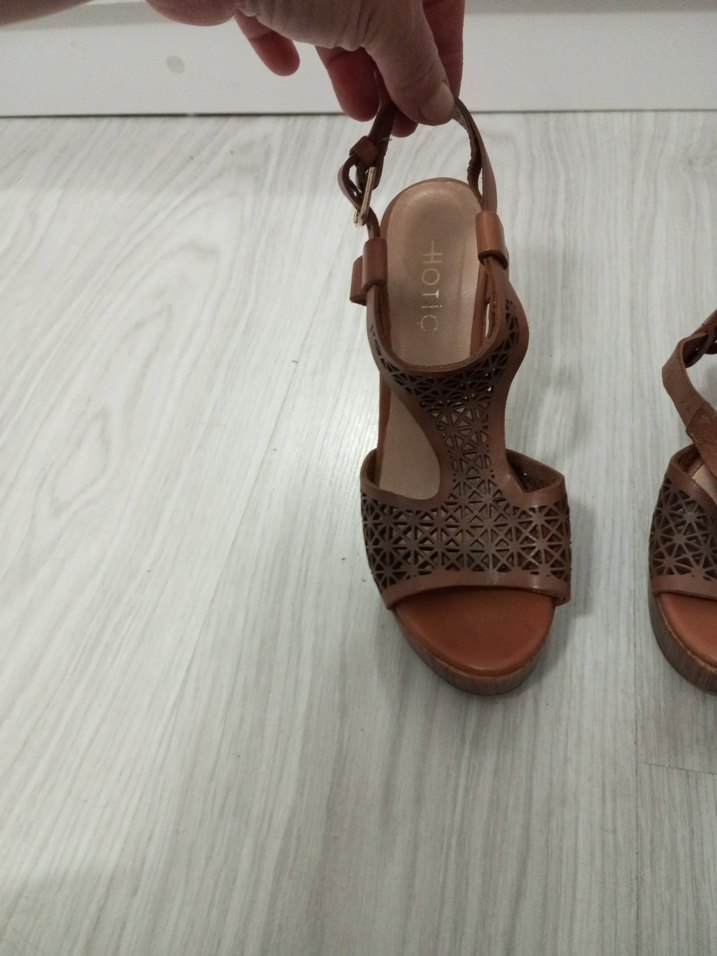 Kahverengi Dolgu Topuklu Kadın Sandalet - Görsel 5