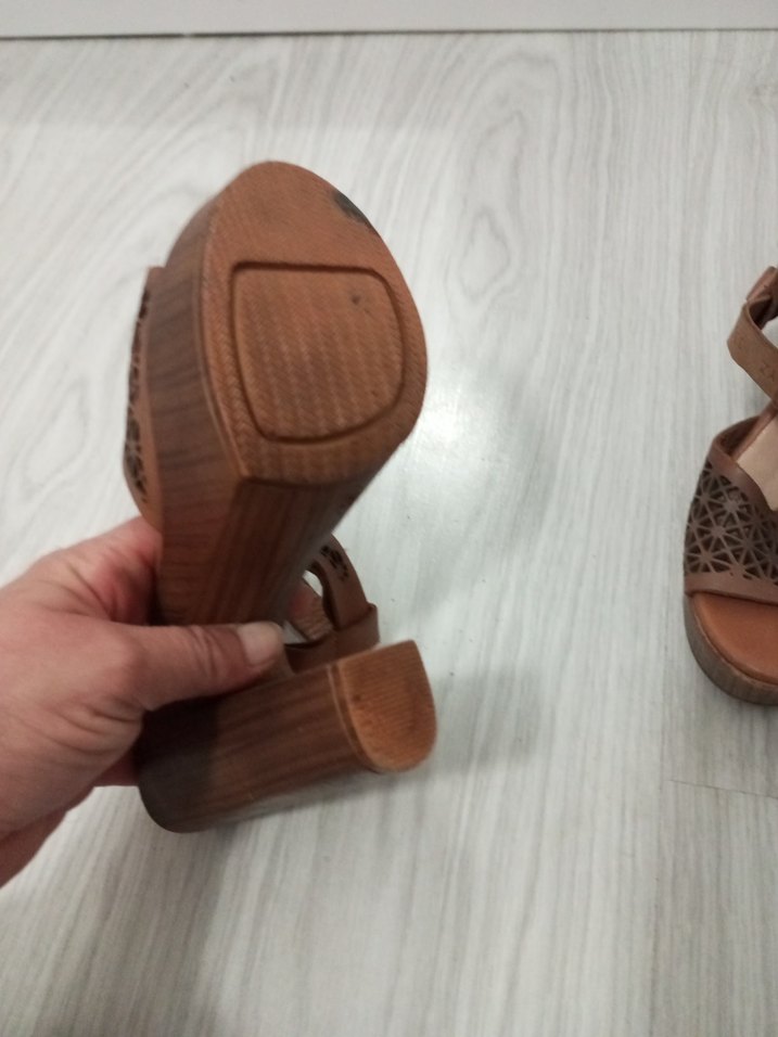 Kahverengi Dolgu Topuklu Kadın Sandalet - Görsel 4