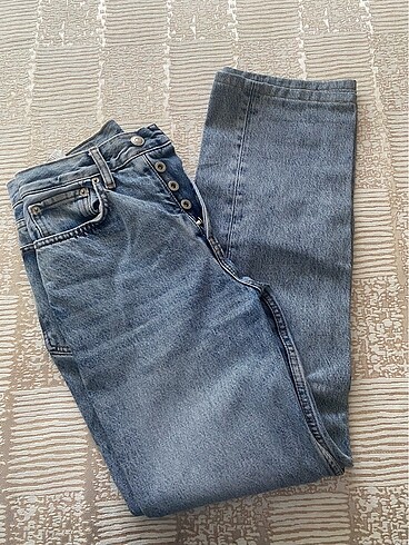 Zara Straight jean