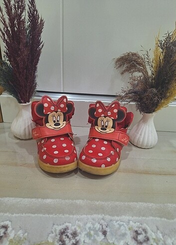 Walt Disney World Neredeyse hiç kullanılmamış kız çocuk ayakkabı