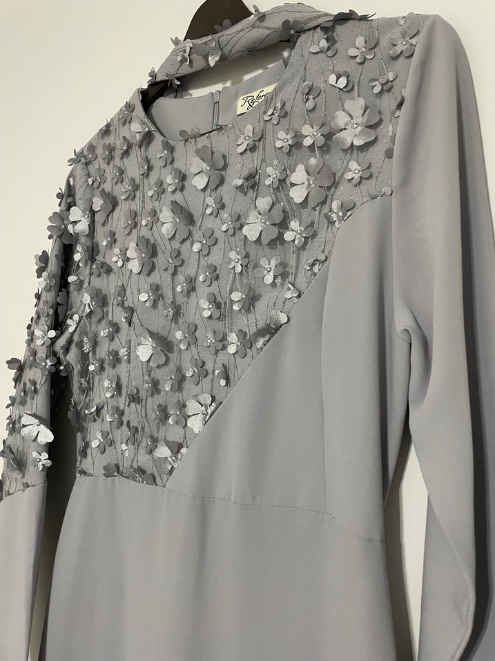Uzun Kollu Gri İşlemeli Kadın Abiye Elbise - Görsel 4