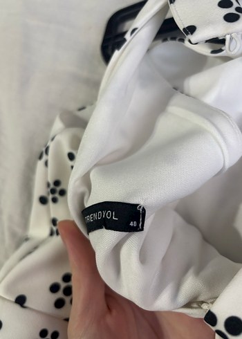 V Yaka Çiçek Desenli Beyaz Uzun Elbise - Görsel 3