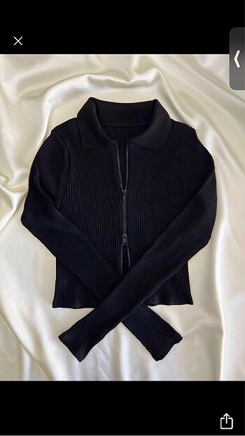 Çift fermuarlı yakalı crop bluz