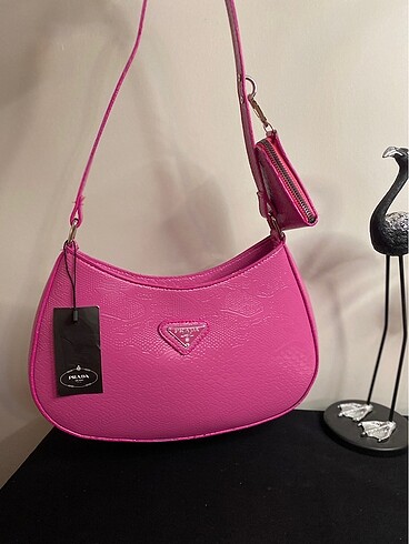 Prada model Pembe çanta
