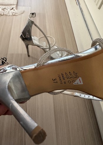 Gri Yılan Desenli Metal Stiletto Topuklu Kadın Ayakkabı - Görsel 3