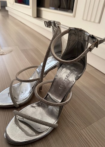 Gri Yılan Desenli Metal Stiletto Topuklu Kadın Ayakkabı - Görsel 2