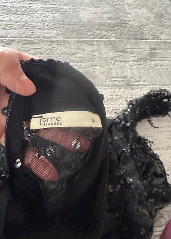 Siyah İşlemeli Fırfırlı Uzun Abiye Elbise - Görsel 3