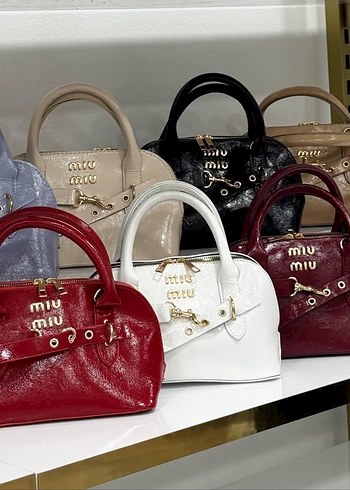Beden Miu Miu Siyah Parlak Deri Çanta