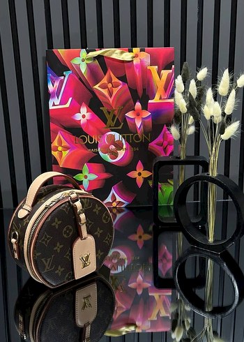 Louis Vuitton Louis Vuitton Parlak Siyah Kadın Çanta