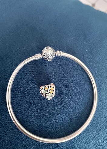 Pandora Pandora