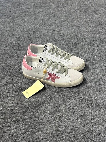 Golden Goose Deluxe Pembe