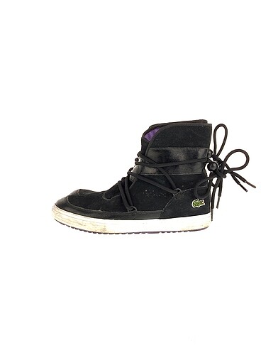 Lacoste Bot %70 İndirimli.