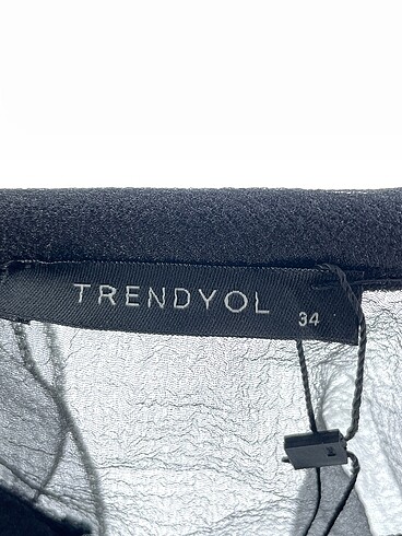 34 Beden siyah Renk Trendyol & Milla Bluz %70 İndirimli.