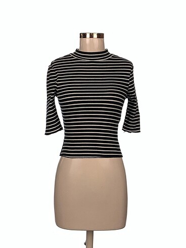 Zara T-shirt %70 İndirimli.
