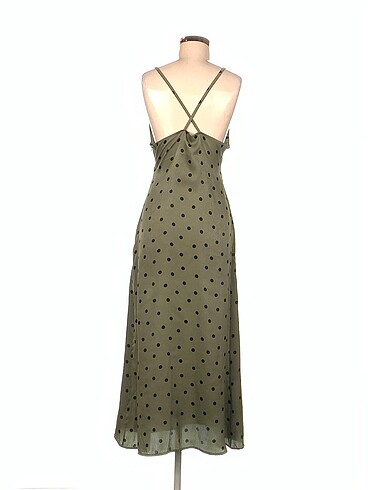 40 Beden Bershka Uzun Elbise %70 İndirimli.
