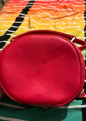Kırmızı Deri Zımbalı Yuvarlak Çanta - Görsel 3