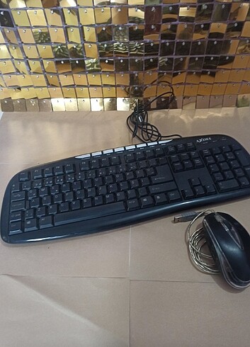 Temiz Kullanılmış Klavye ve Mouse