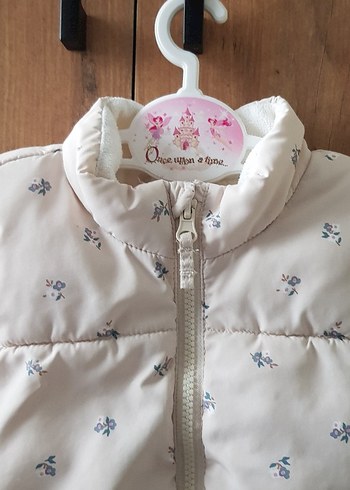 Kız Çocuk Beyaz Düğmeli Yelek - Görsel 4