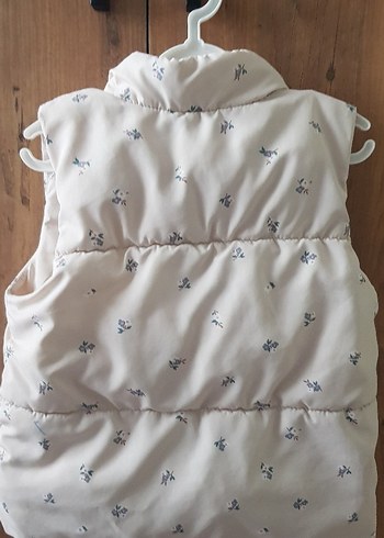 Kız Çocuk Beyaz Düğmeli Yelek - Görsel 2