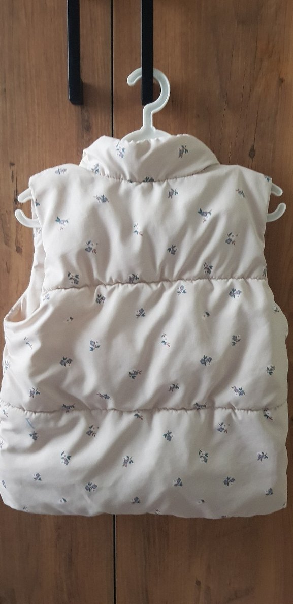 Kız Çocuk Beyaz Düğmeli Yelek - Görsel 2