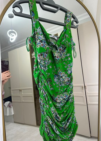 Zincir Detaylı Yeşil elbise - Görsel 4