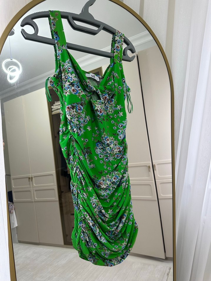 Zincir Detaylı Yeşil elbise - Görsel 5