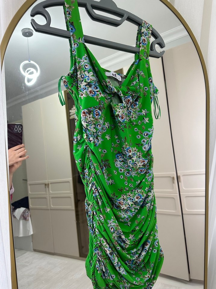 Zincir Detaylı Yeşil elbise - Görsel 4