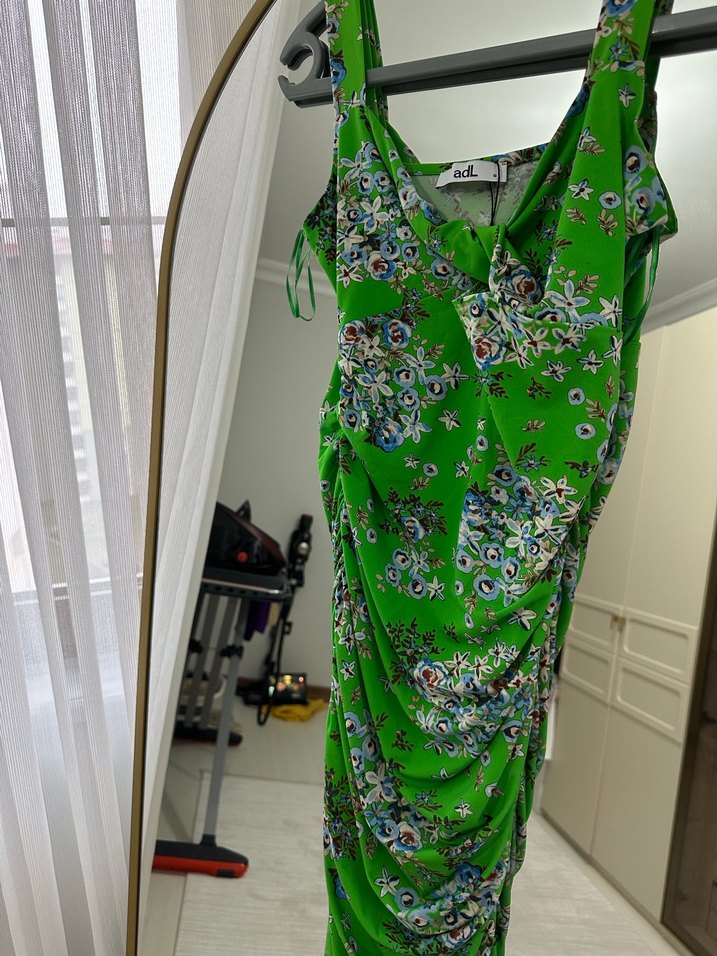 Zincir Detaylı Yeşil elbise - Görsel 3