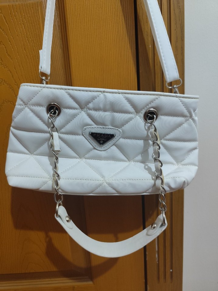 Zincir Detaylı Beyaz Deri Kadın Çanta - Görsel 2