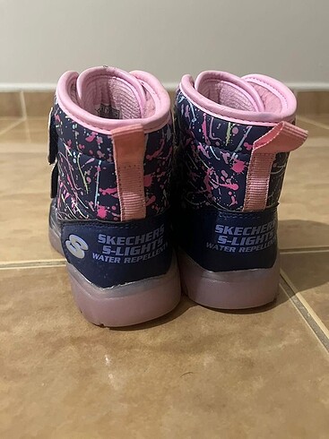 24 Beden Skechers bot