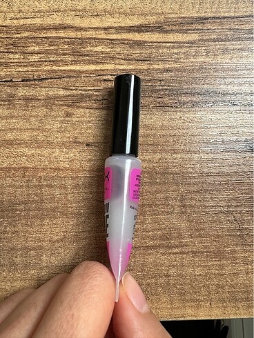NYX Nyx Kaş sabitleyici