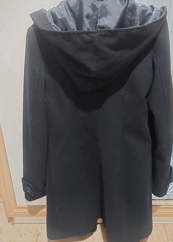 Siyah Kapüşonlu Düğmeli Kaban - Görsel 5