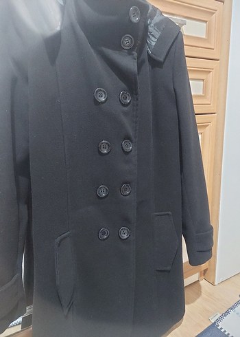 Siyah Kapüşonlu Düğmeli Kaban - Görsel 6