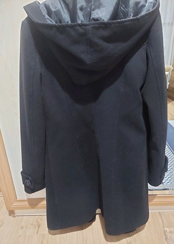 Siyah Kapüşonlu Düğmeli Kaban - Görsel 4