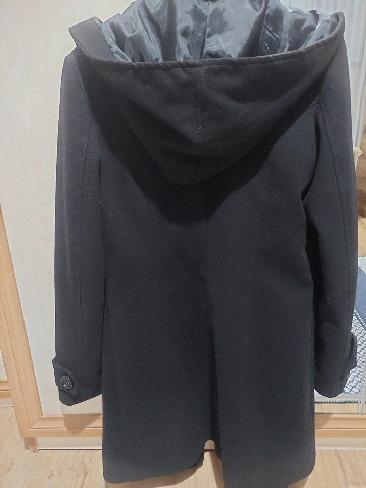 Siyah Kapüşonlu Düğmeli Kaban - Görsel 5