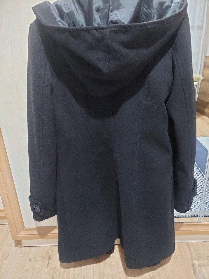 Siyah Kapüşonlu Düğmeli Kaban - Görsel 4