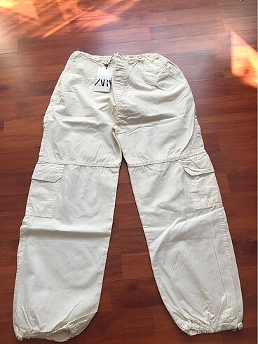 Zara Zara Paraşüt pantolon 13.13 yaş bej renk