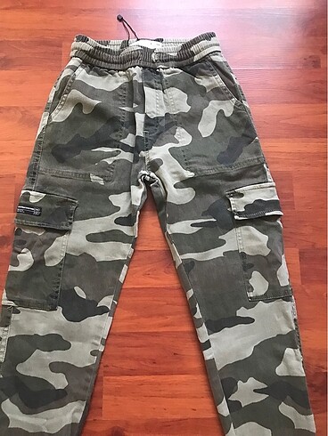 Zara Zara kamuflaj desen pantolon erkek çocuk 9 yaş