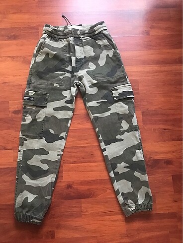 9 Yaş Beden Zara kamuflaj desen pantolon erkek çocuk 9 yaş