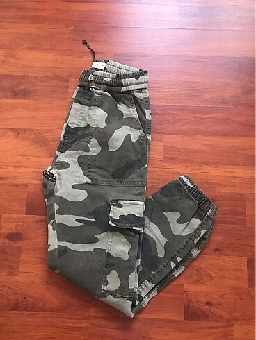 Zara kamuflaj desen pantolon erkek çocuk 9 yaş