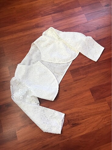 Çocuk abiye bolero bikaç kez kullanıldı küçüldü hiç bir hatası y
