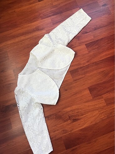 9 Yaş Beden Çocuk abiye bolero bikaç kez kullanıldı küçüldü hiç bir hatası y
