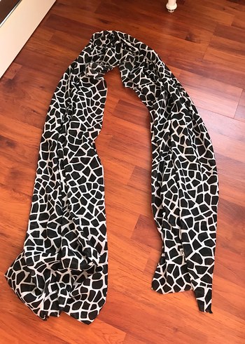 Kadın Siyah Beyaz Desenli İnce Şal - Görsel 2