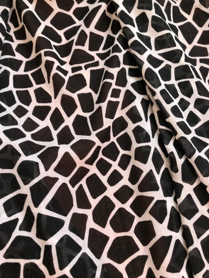 Kadın Siyah Beyaz Desenli İnce Şal - Görsel 5