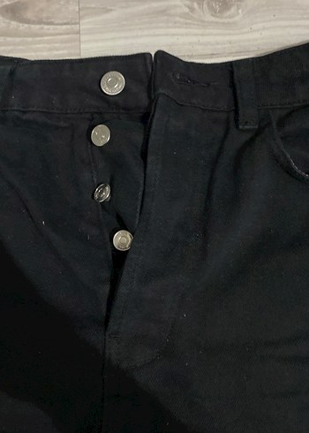 Zara Düğmeli Siyah Mini Kot Şort - Görsel 2