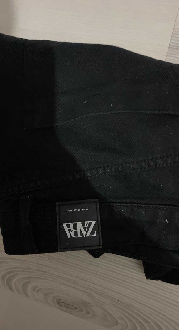 Zara Düğmeli Siyah Mini Kot Şort - Görsel 3