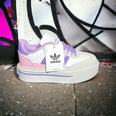 Adidas Yeni modeller stoklarda