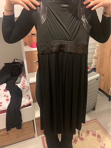 Siyah kısa dekolteli abiye